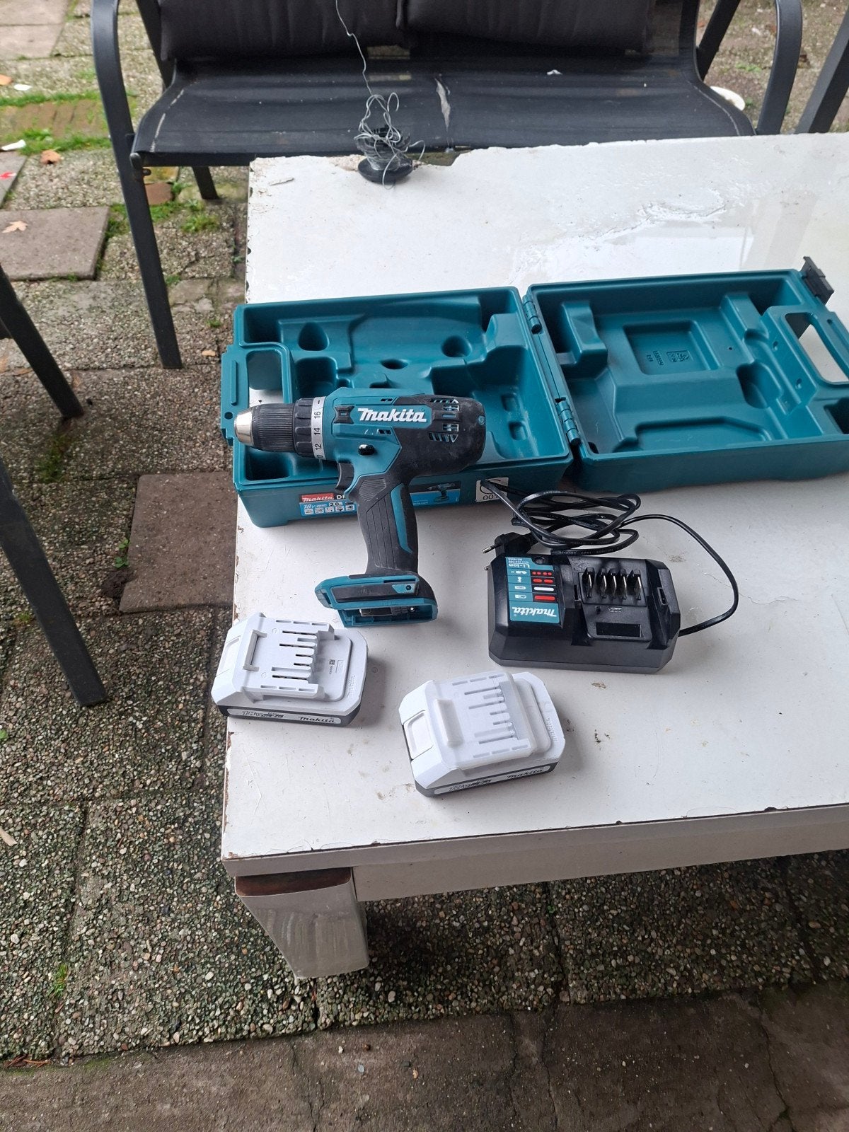 Makita Boor- Schroefmachine DF488DWAE met 2 accu's en lade, Doe-het-zelf en Verbouw, Ophalen, Gebruikt, Boor- en Schroefmachine