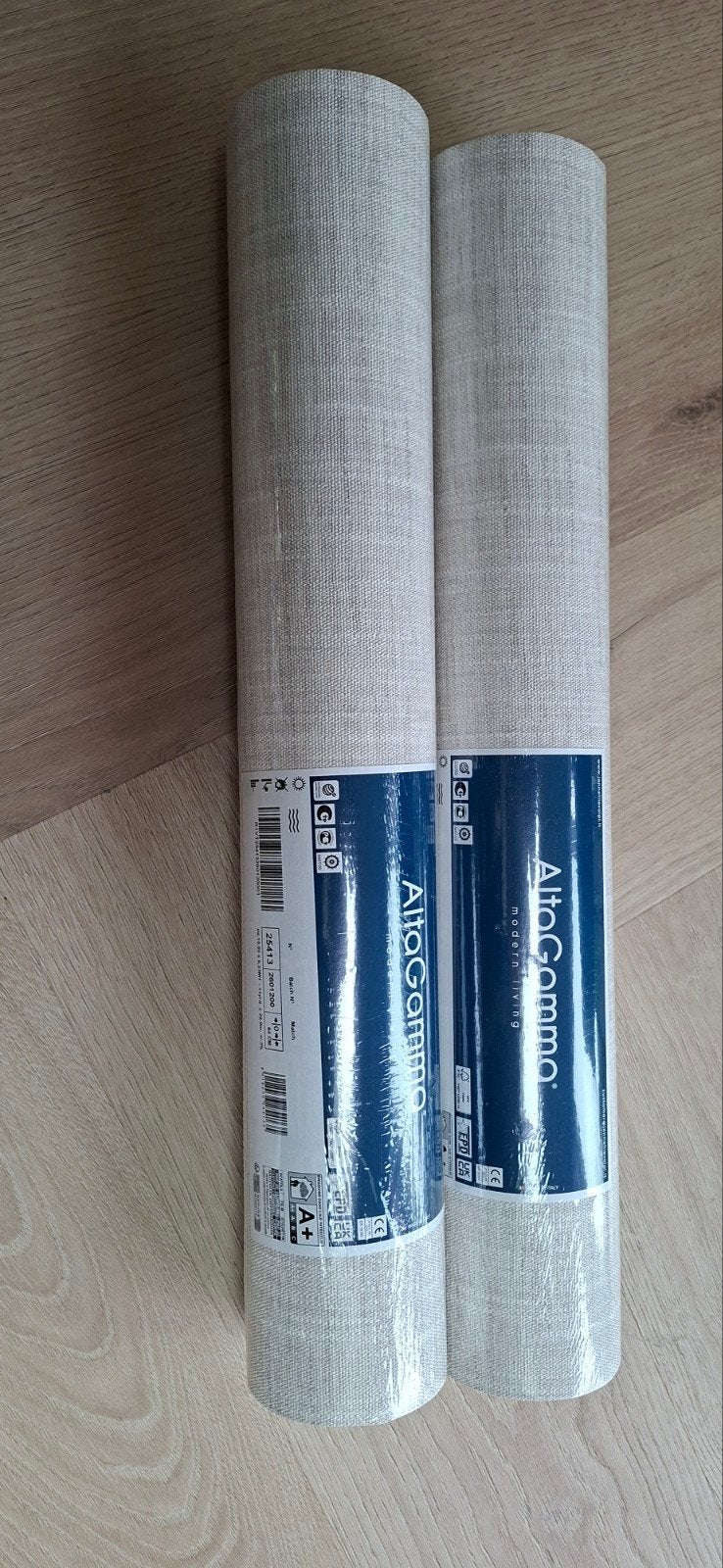 2 rollen Hooked on Walls behang - beige, Huis en Inrichting, Stoffering | Behang, Beige, Grijs, Overige merken, Structuur, Ophalen