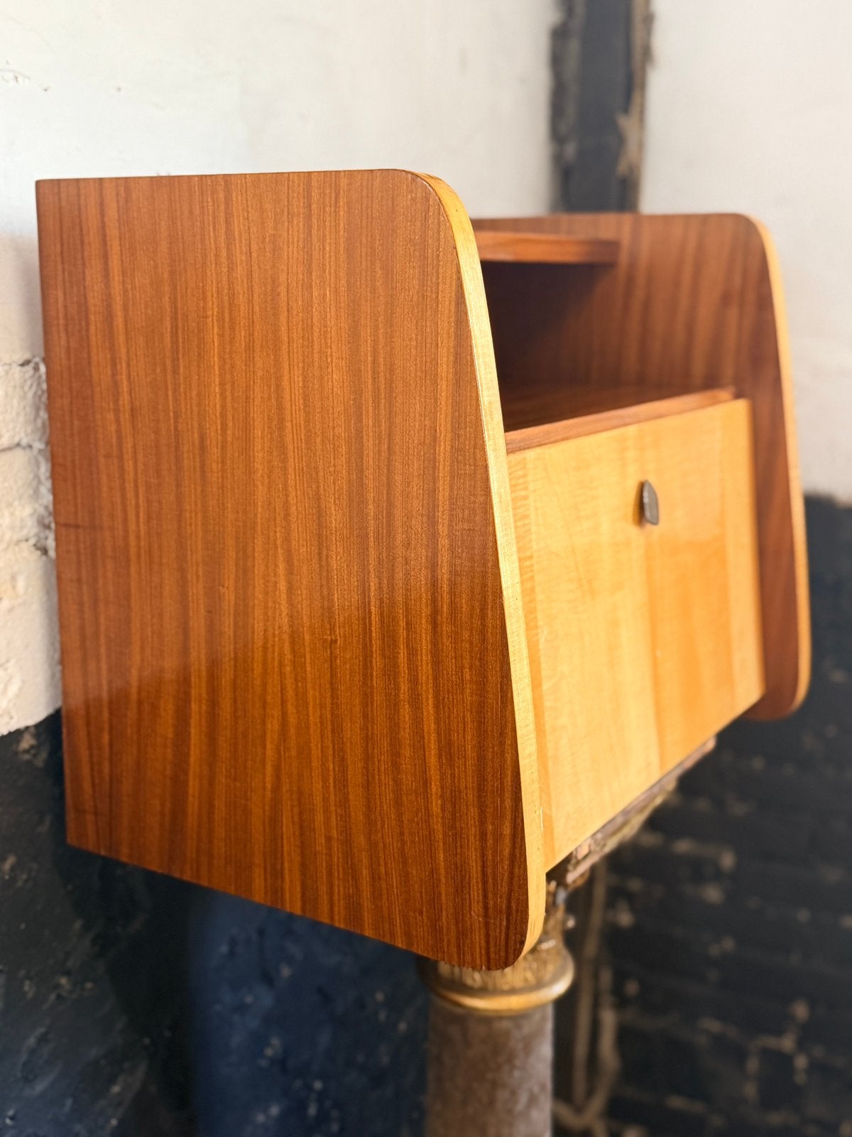 Vintage mid century kastje met klep two tone fineer, Ophalen, Gebruikt