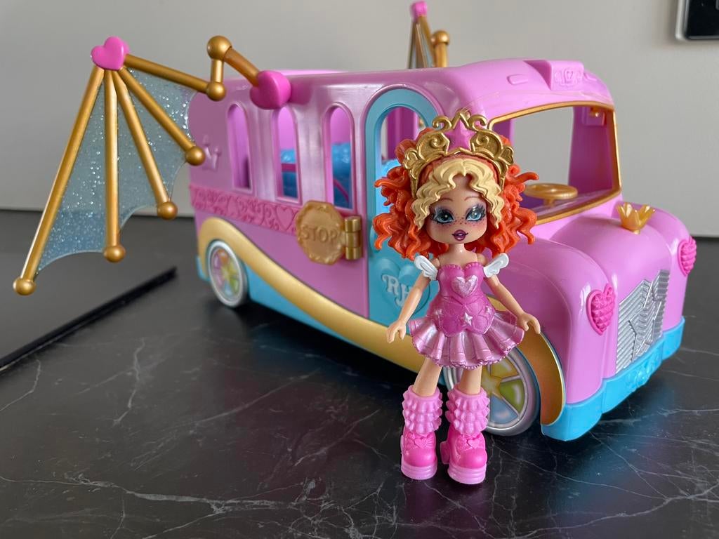 Royale high bus met pop, Ophalen of Verzenden, Zo goed als nieuw, Poppenhuis