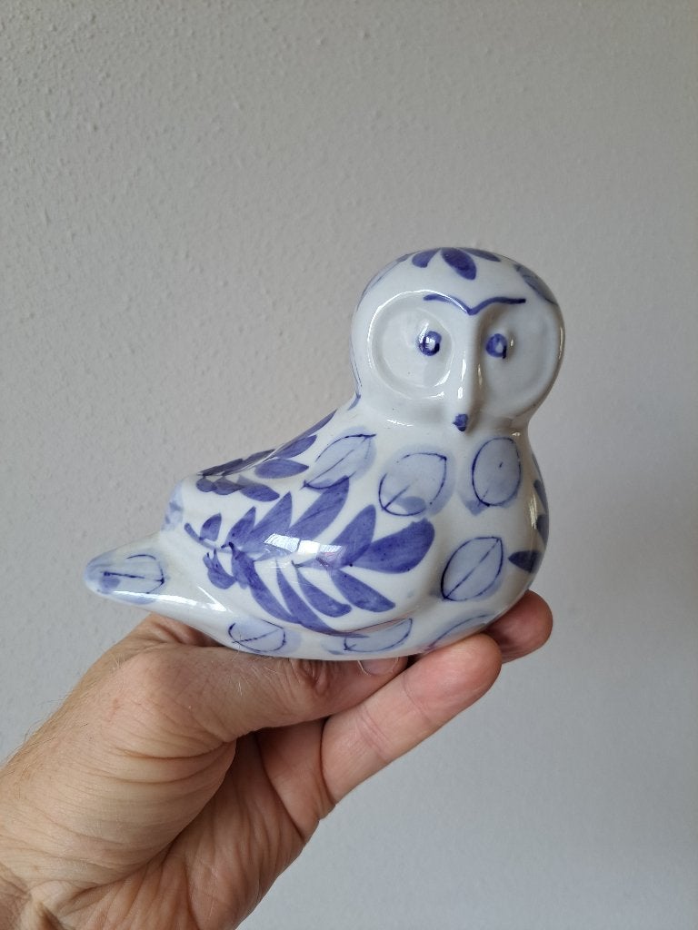 Uil Blauw Beschilderd Porselein 14x8x10cm - Handgeschilderd, Ophalen of Verzenden, Zo goed als nieuw, Dier