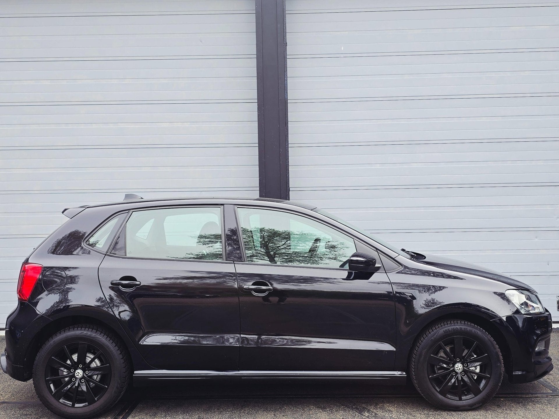 Volkswagen POLO 1.0 Comfortline R-Line nette staat, goed rij, Automatische klimaatregeling, Stof, Gebruikt, Zwart