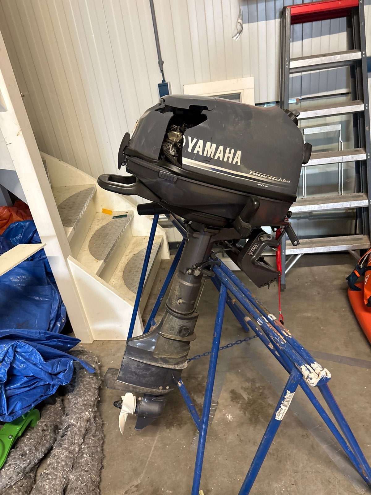 Foto 3 van Rubberboot met harde aluminium bodem (3.7m) - motor kap defe