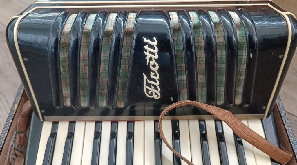 Fiorotti accordeon, decoratief exemplaar, Gebruikt, Overige formaten, Toetsaccordeon, Met koffer
