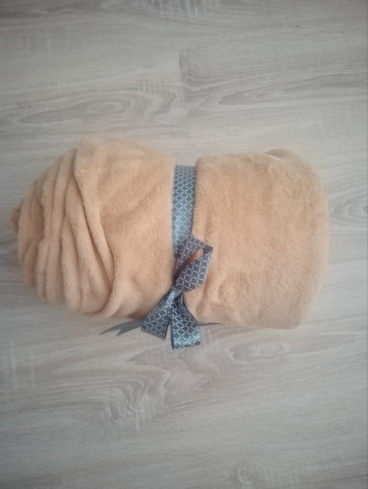 Zachte beige deken met strik, Ophalen of Verzenden, Zo goed als nieuw, Bruin, Deken
