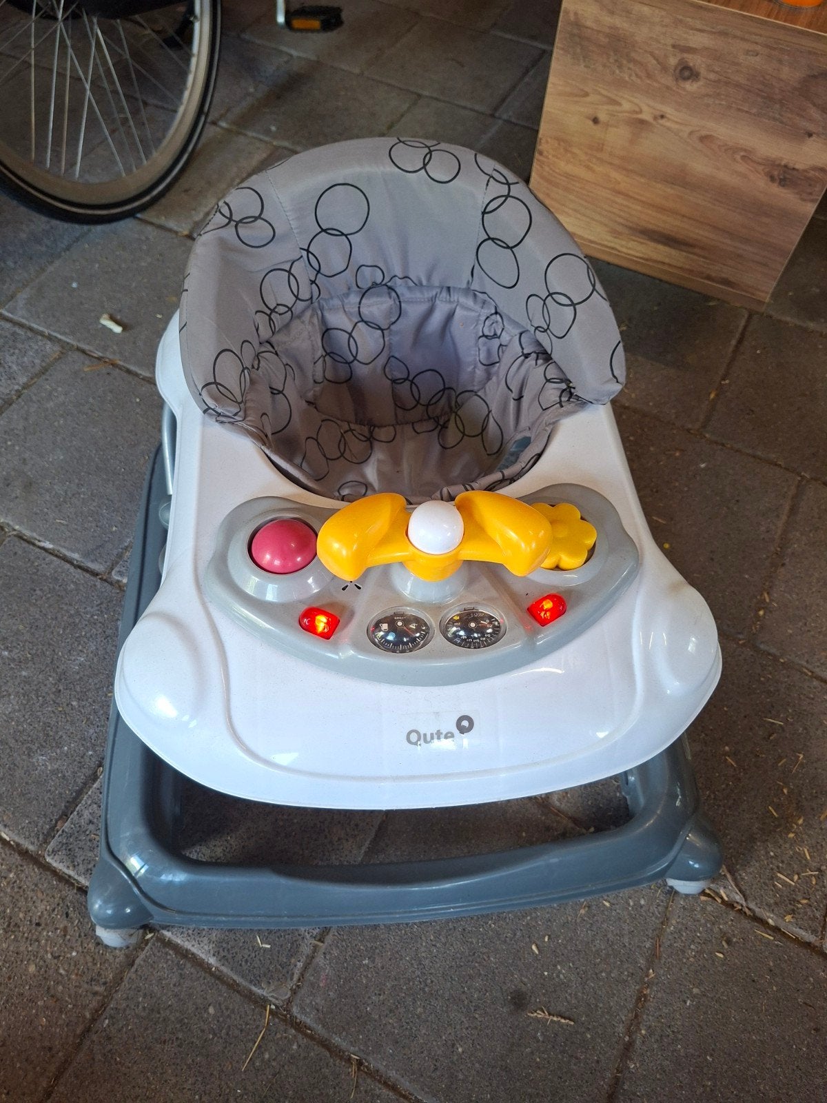 GRATIS. Qute Babywalker met speelpaneel, Ophalen, Gebruikt, Overige typen, Met licht