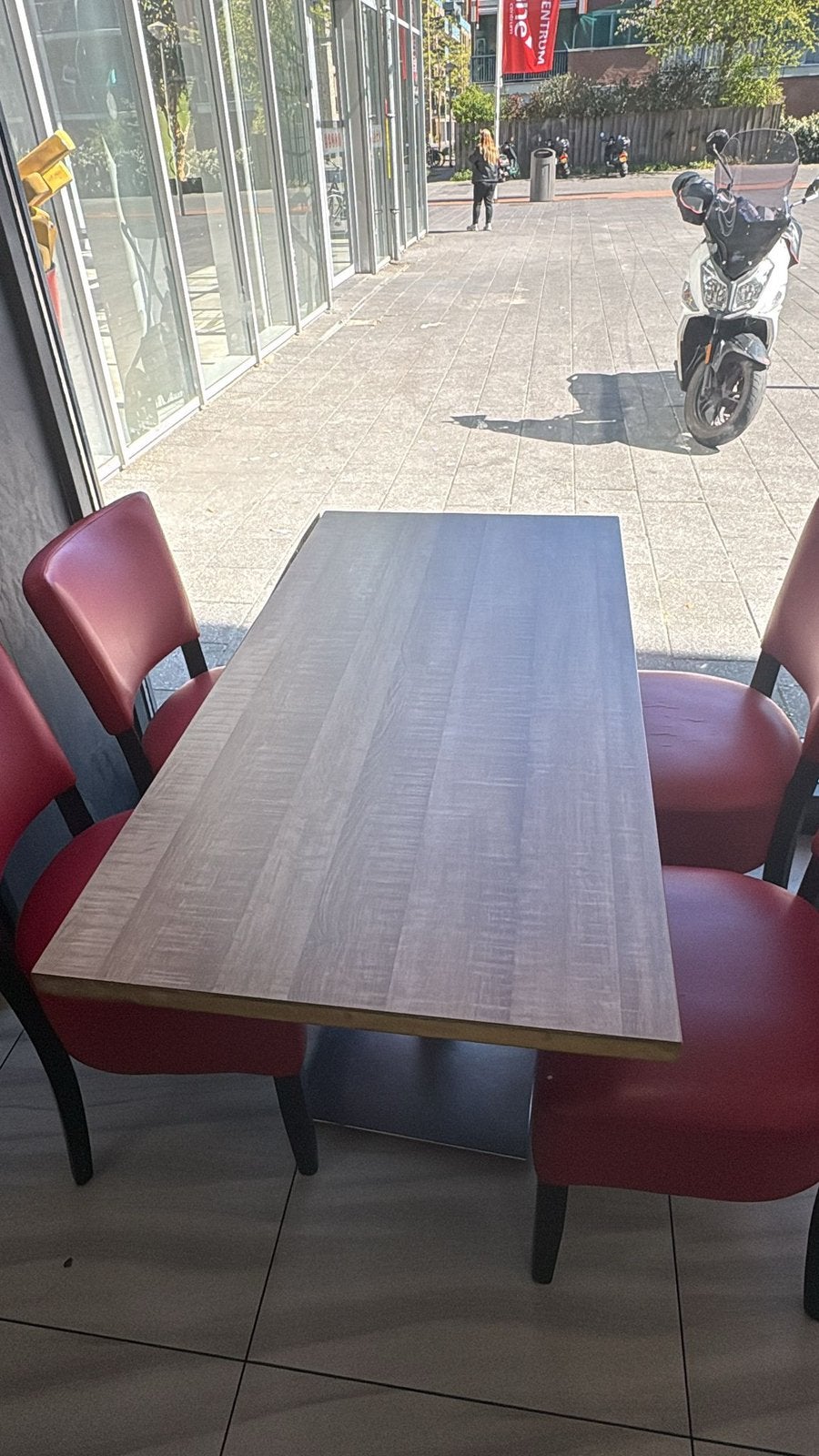 Horeca meubilair 2 x 4 persoons eettafel, Ophalen of Verzenden, Zo goed als nieuw, 4 tot 6 stoelen
