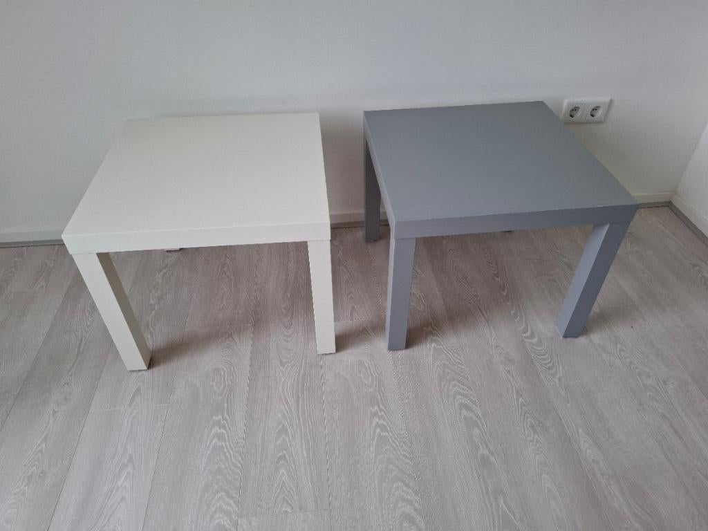 Bijzettafels 2x (wit en grijs)  Ikea, Huis en Inrichting, Tafels | Bijzettafels, Gebruikt, Rond, 55 tot 75 cm, Hout