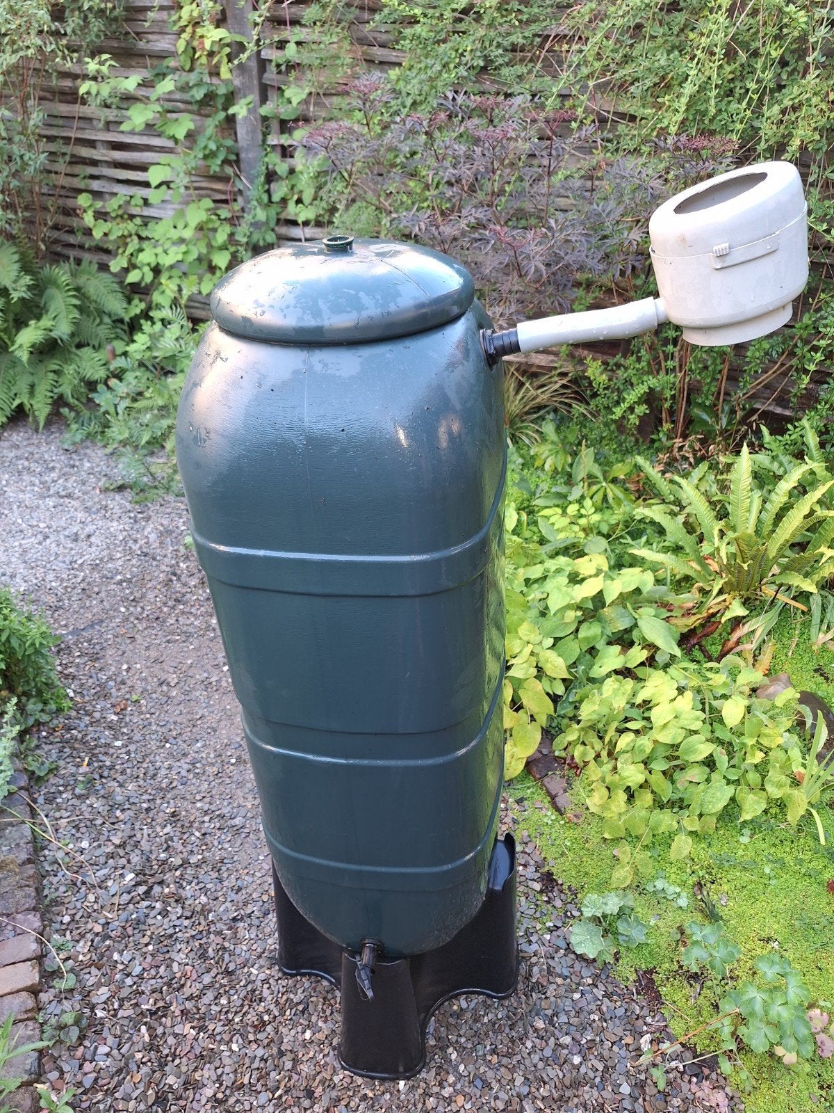 Regenton met kraantje en vulautomaat, Tuin en Terras, Regentonnen, Gebruikt, Kunststof, 75 tot 150 liter, Met kraantje, Ophalen