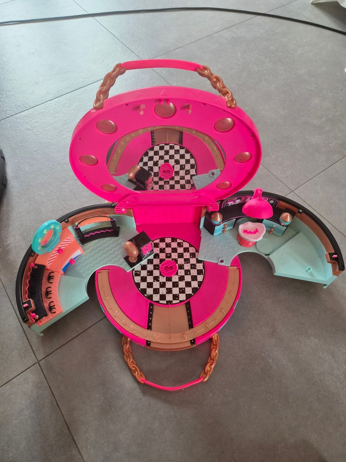 L.O.L. Surprise! Glamper Speelset, Ophalen