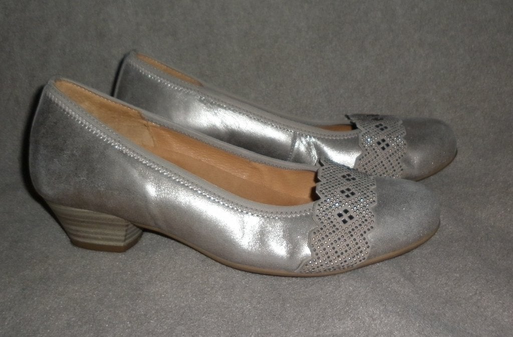 pumps met laag hakje maat 36 merk : Gabor, Pumps, Gabor, Ophalen of Verzenden, Grijs