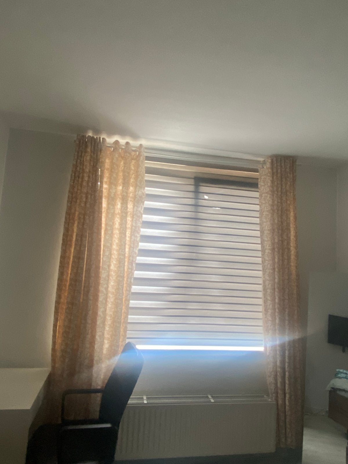 Upto 400cms extendable curtain rod plus Curtains, Inclusief montageonderdelen, Gebruikt, Bruin, Ophalen of Verzenden