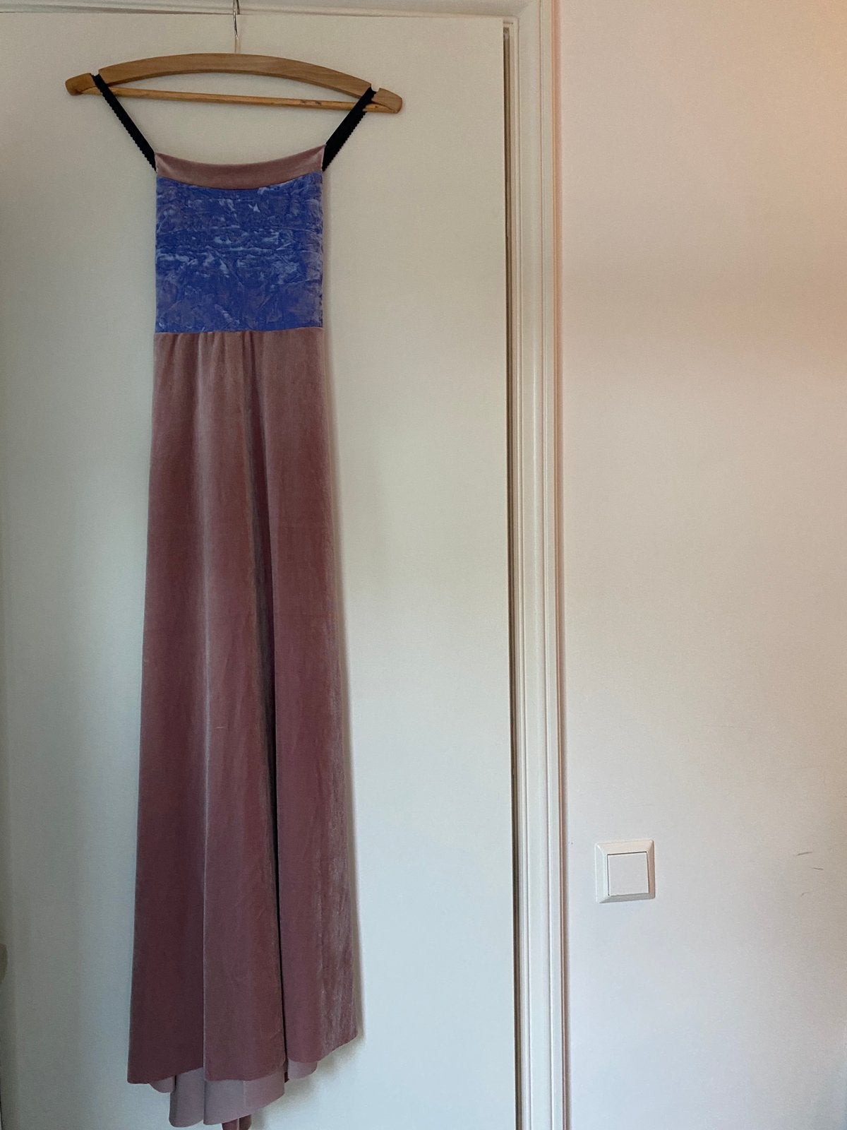 Tango jurk velours roze blauw xs, Overige typen, Ophalen of Verzenden, Zo goed als nieuw, Roze