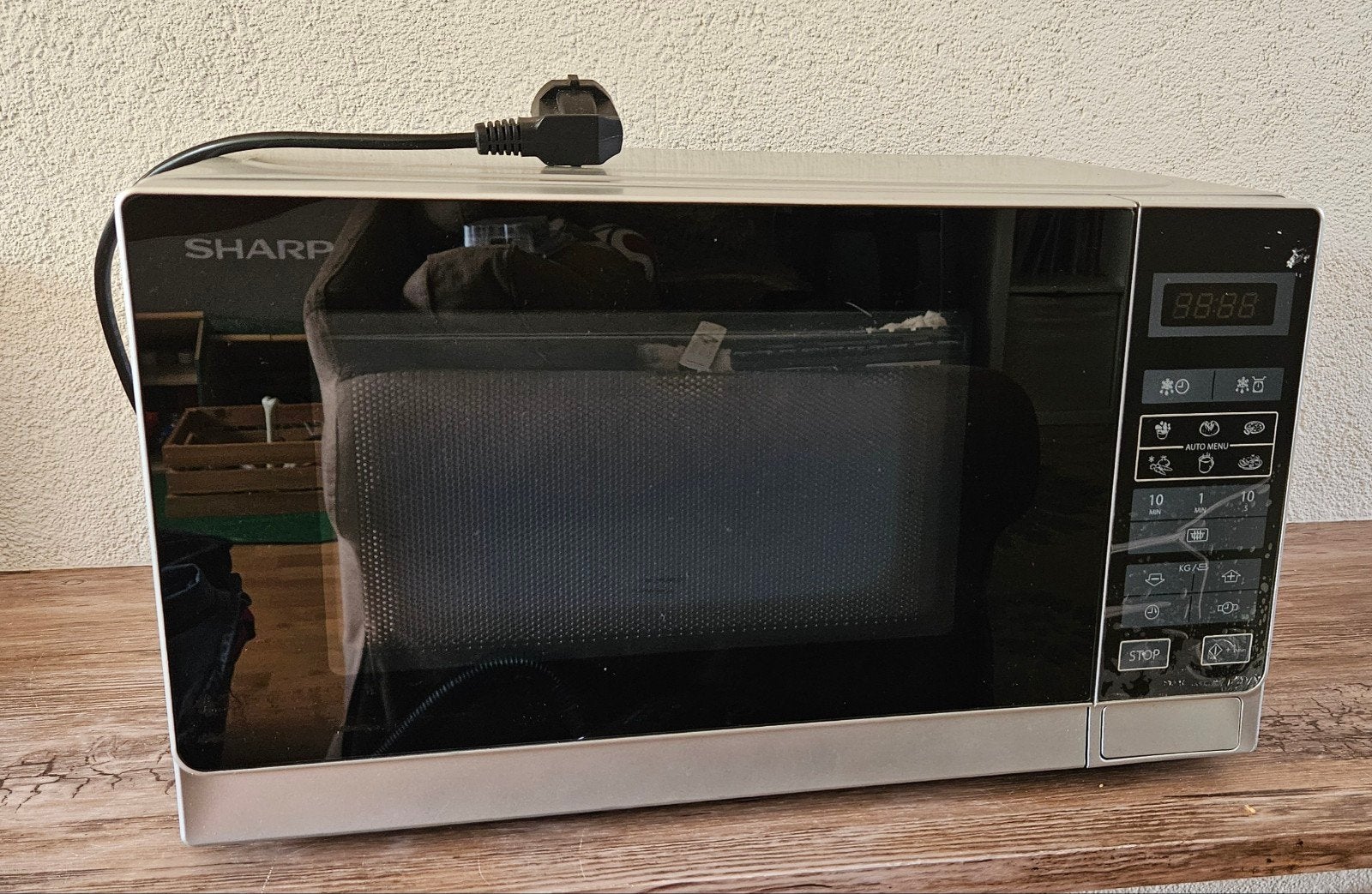 Sharp R-242(IN)W 800W Magnetron - Zo goed als nieuw, Ophalen