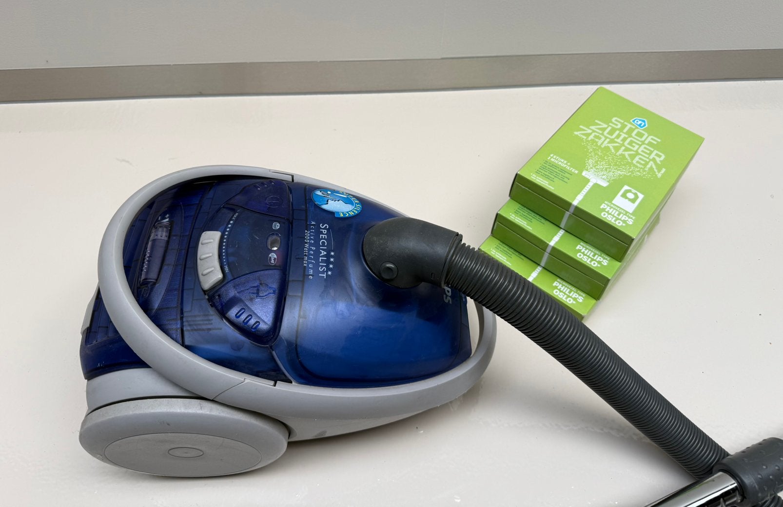 Philips stofzuiger, compleet met 3 dozen stofzuigerzakken, Ophalen of Verzenden, Gebruikt, 1600 tot 2000 watt