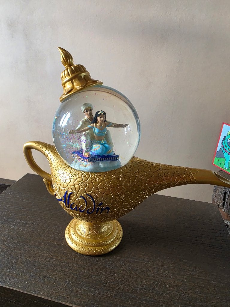 Disney aladin snowglobe Nieuw in doos, Verzamelen, Ophalen of Verzenden, Overige figuren, Nieuw, Beeldje of Figuurtje