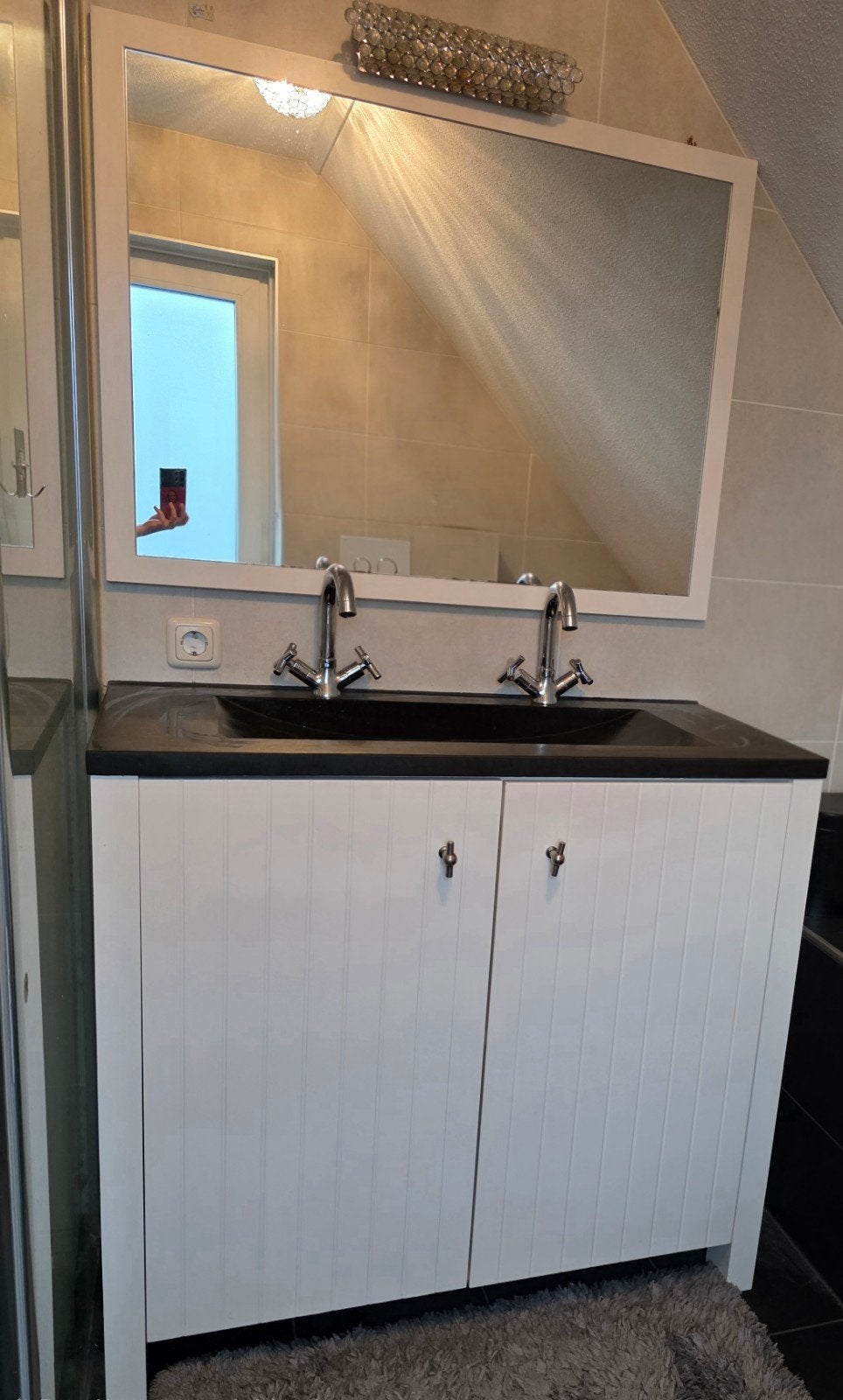 Badkamermeubel met dubbele kraan en spiegel, Huis en Inrichting, Badkamer | Badkamermeubels, Ophalen, Gebruikt, 100 tot 150 cm