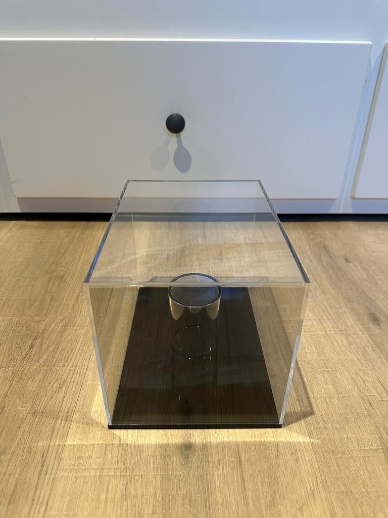 Display case / vitrine voor 1:2 helm, Hobby en Vrije tijd, Modelbouw | Radiografisch | Auto's, Zo goed als nieuw, Onderdeel, Overige schalen