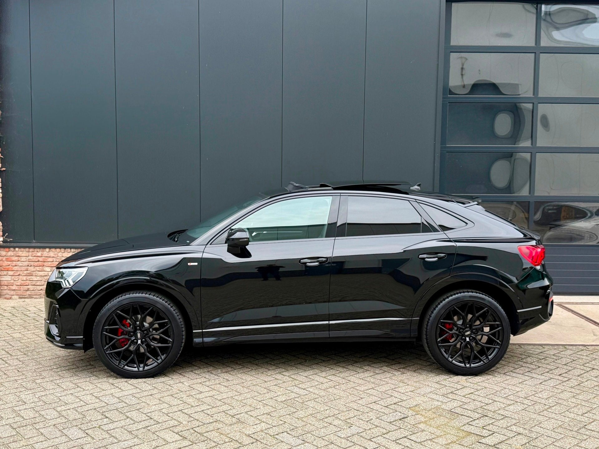Audi Q3 SPORTBACK 35 TFSI S-Line 150 pk Blackstyle/pano/Came, Auto's, Euro 6, 4 cilinders, 150 pk, Zwart