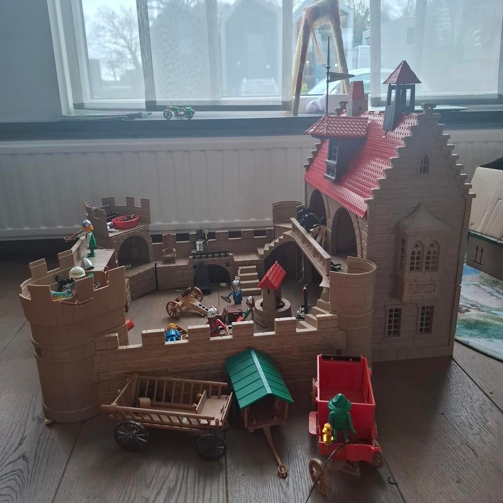 Grote Playmobil kasteel + veel extra accessoires, Kinderen en Baby's, Speelgoed | Playmobil, Ophalen of Verzenden, Gebruikt