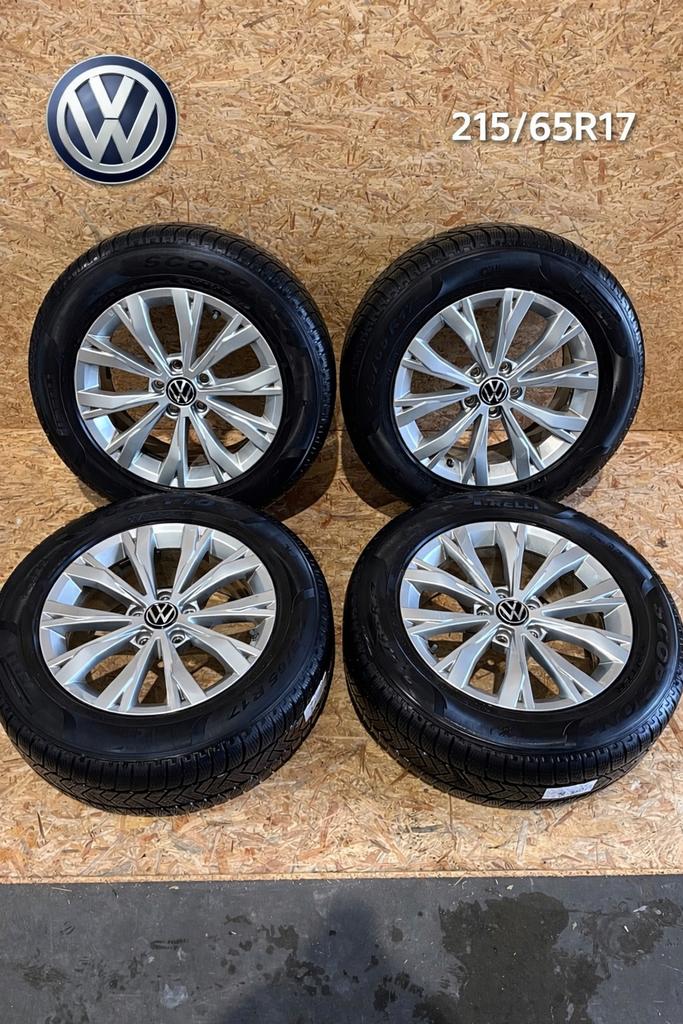 Originele Volkswagen 17 inch velgenset met winterbanden, Banden en Velgen, 17 inch, Personenwagen, Gebruikt