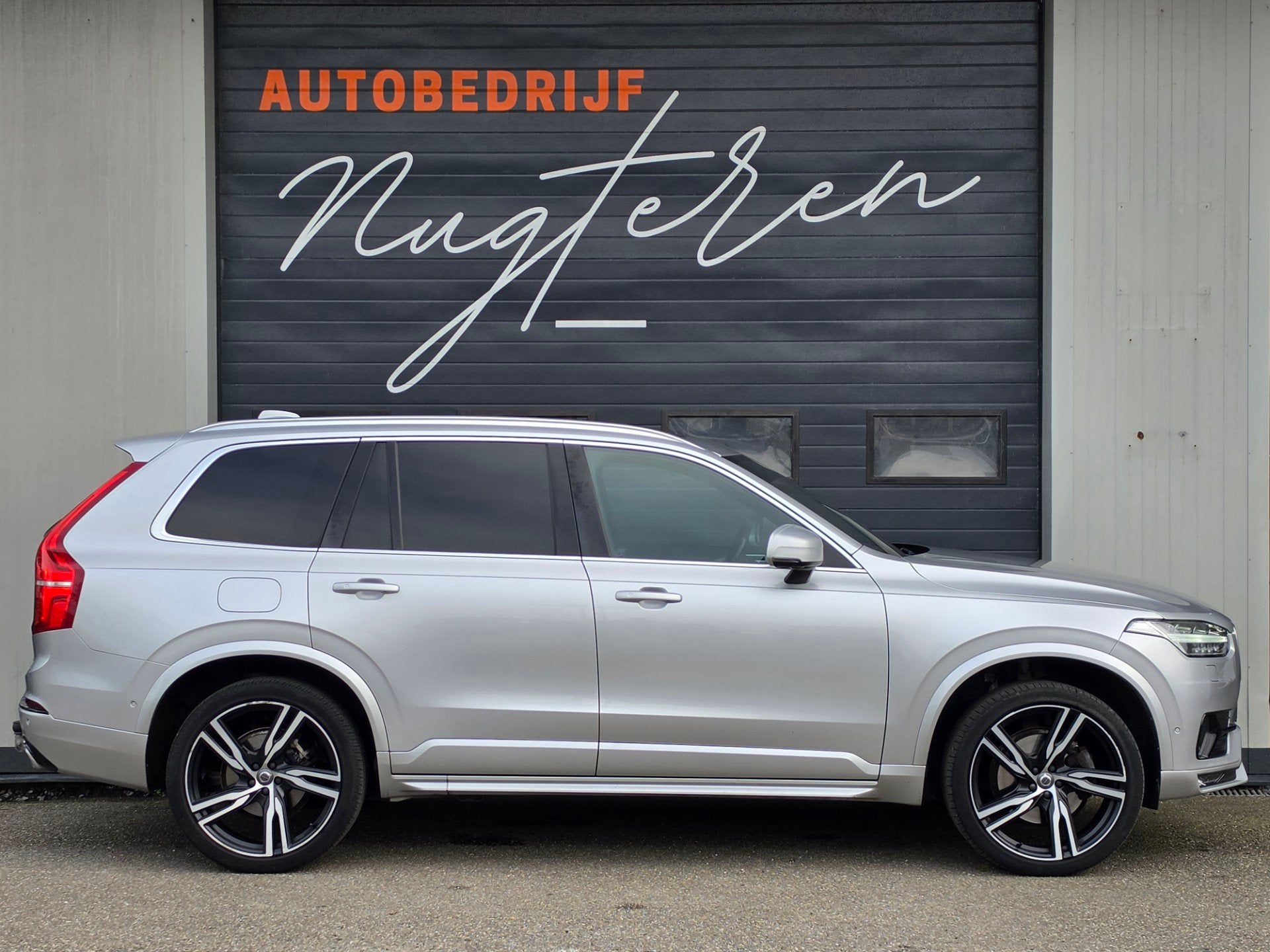 Volvo XC90 2.0 T5 AWD R-Design|Bowers&wilkins|7 persoons|Pan, Auto's, Dealer onderhouden, Gebruikt, 1969 cc, 1898 kg