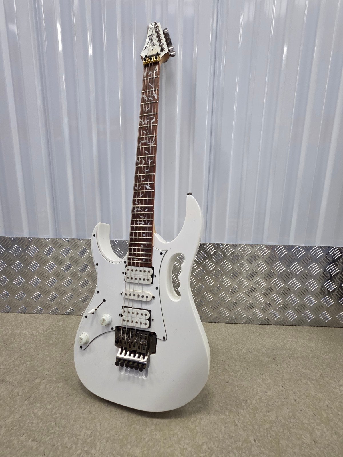 Ibanez JEM JR linkshandig - Zo goed als nieuw, Muziek en Instrumenten, Snaarinstrumenten | Gitaren | Elektrisch, Ophalen, Zo goed als nieuw
