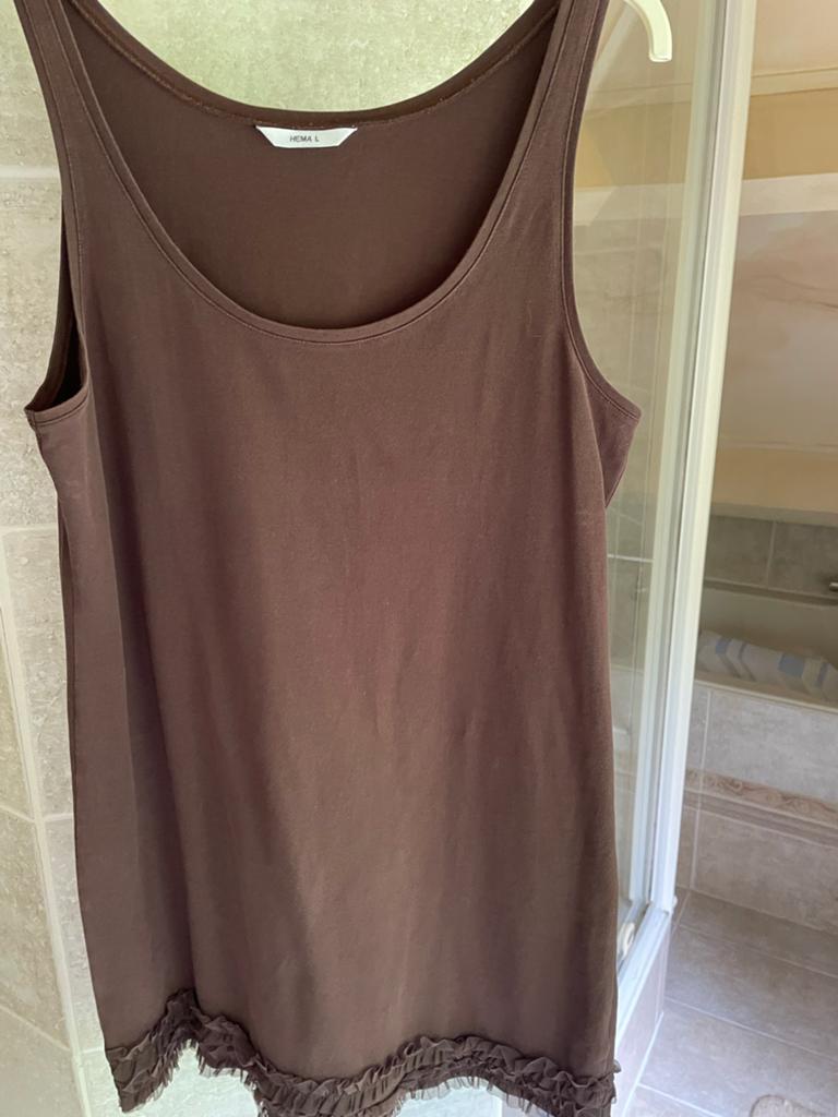 Hema bruine top maat L met ruches, Kleding | Dames, Bruin, Maat 42/44 (L), Ophalen of Verzenden, Zo goed als nieuw