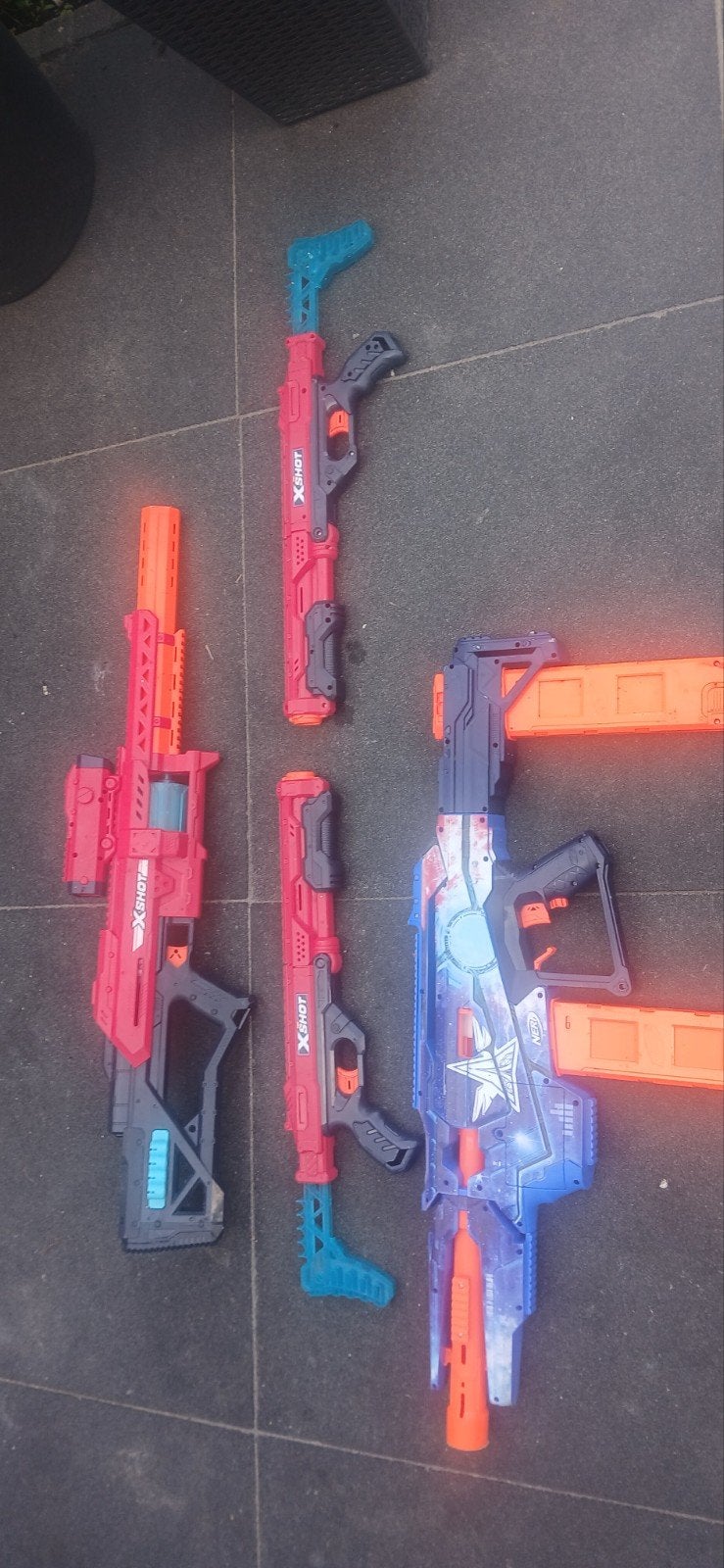 NERF SET TE KOOP 4 STUKS groot, Ophalen of Verzenden, Zo goed als nieuw