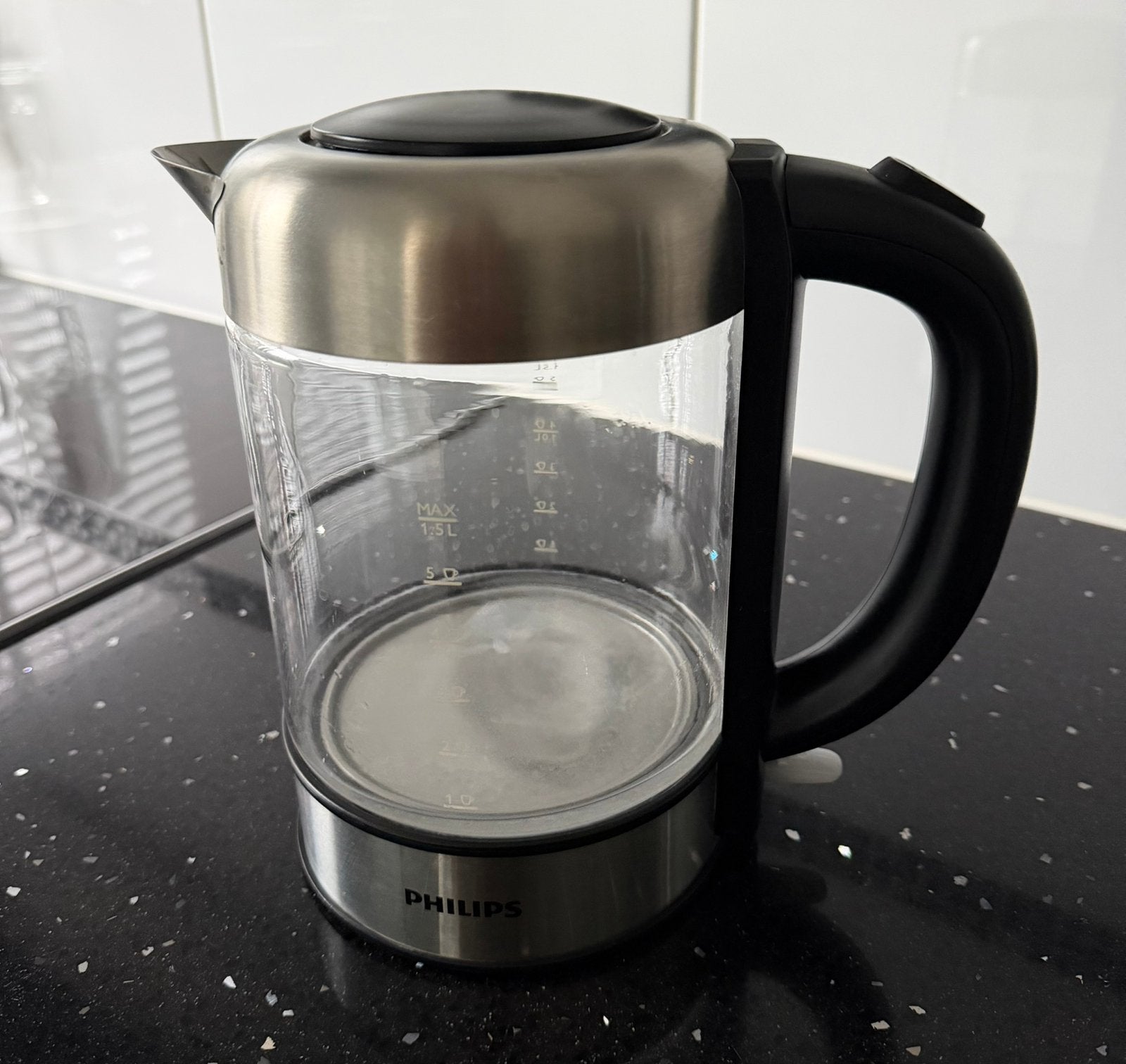 Philips glazen waterkoker zwart/zilver – €30, 1 tot 2 liter, Ophalen of Verzenden, Zo goed als nieuw