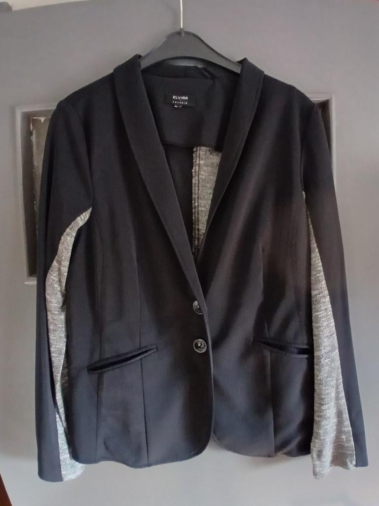 Elvira travelstof blazer zwart-grijs maat L, Kleding | Dames, Jasjes, Kostuums en Pakken, Ophalen of Verzenden, Zo goed als nieuw