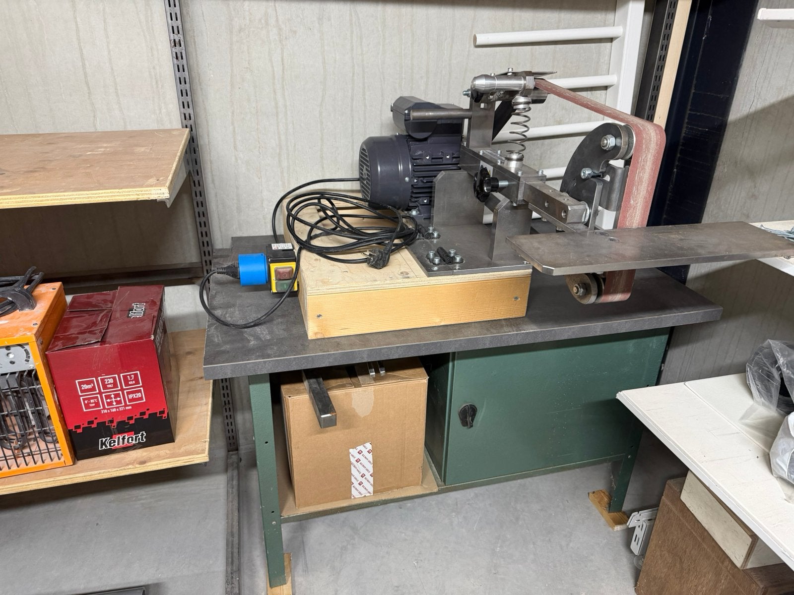 BATKO Bandslijpmachine, Ophalen, Zo goed als nieuw, 1000 watt of meer, Werkbankslijpmachine