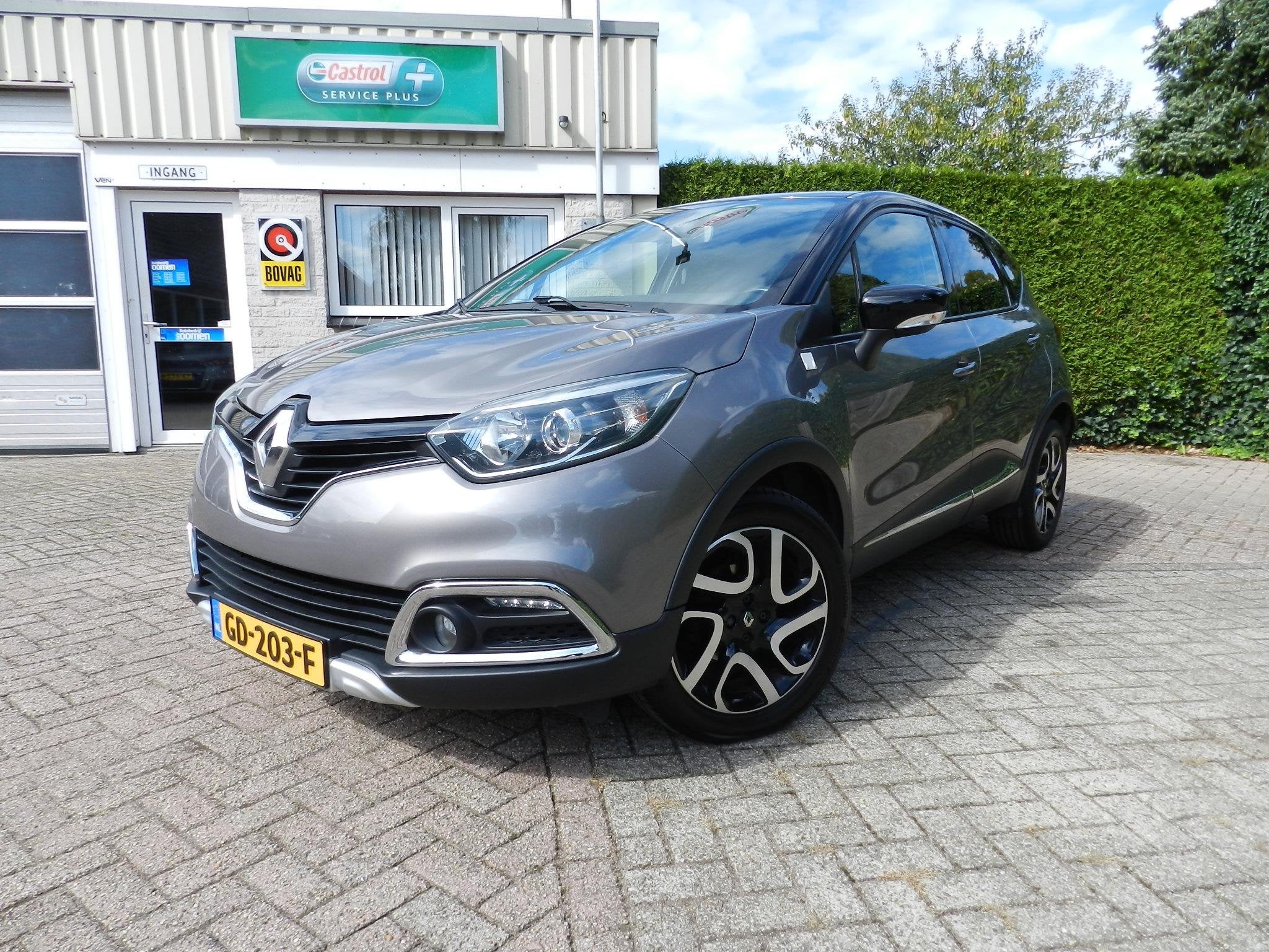 Renault Captur 0.9 TCe Helly Hansen Park.Sens. - Navi - Park, Auto's, Voorwielaandrijving, Stof, Gebruikt, 49 €/maand