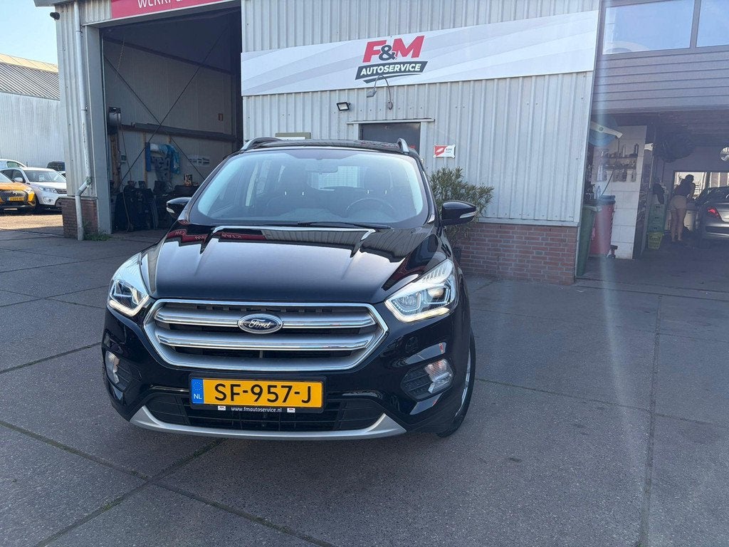 Ford Kuga 1.5 Trend Airco, cruise, trekhaak, Stof, Euro 6, 4 cilinders, Zwart
