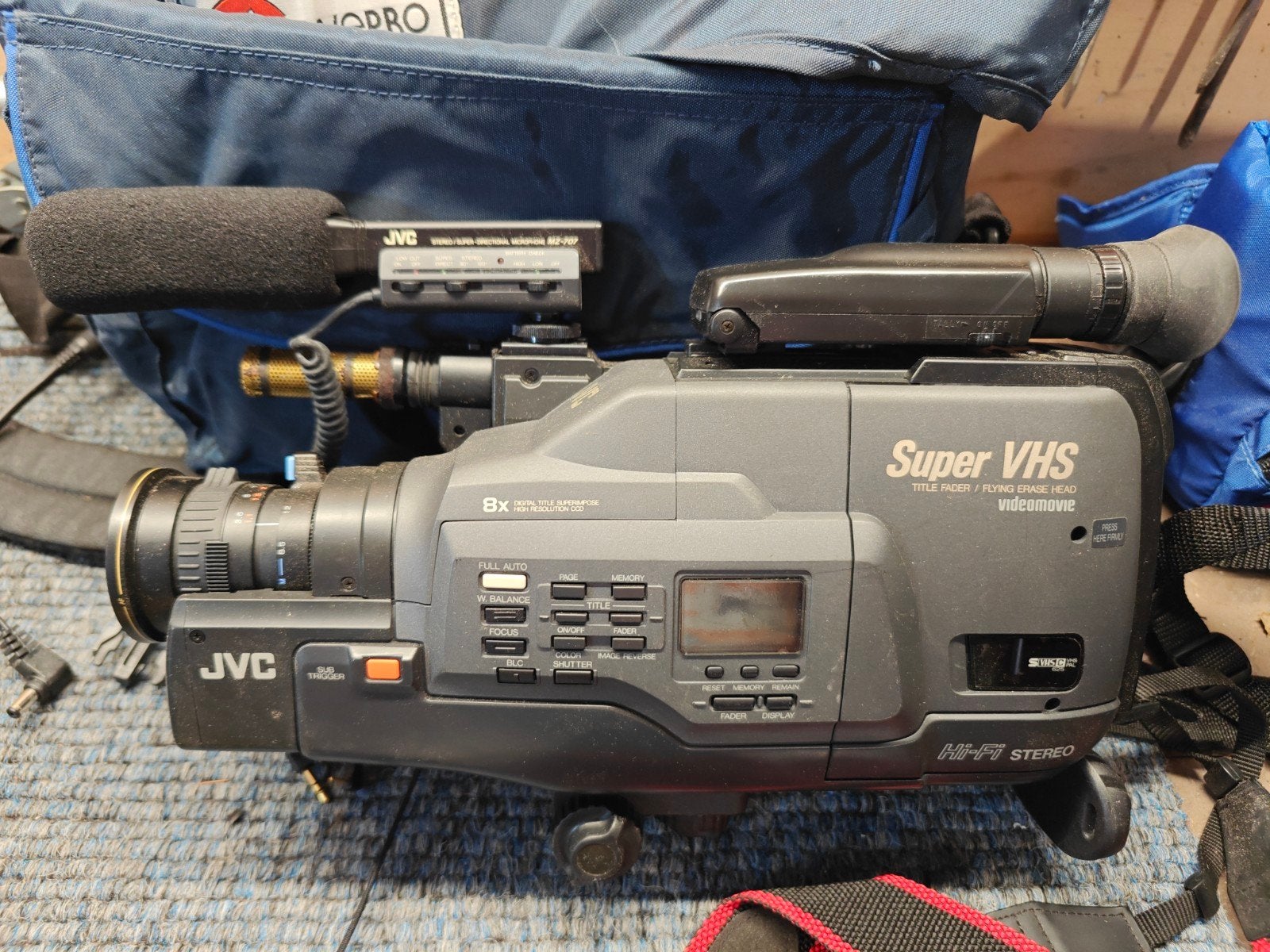 JVC Super VHS Videocamera met accessoires en Hama lamp, Ophalen of Verzenden