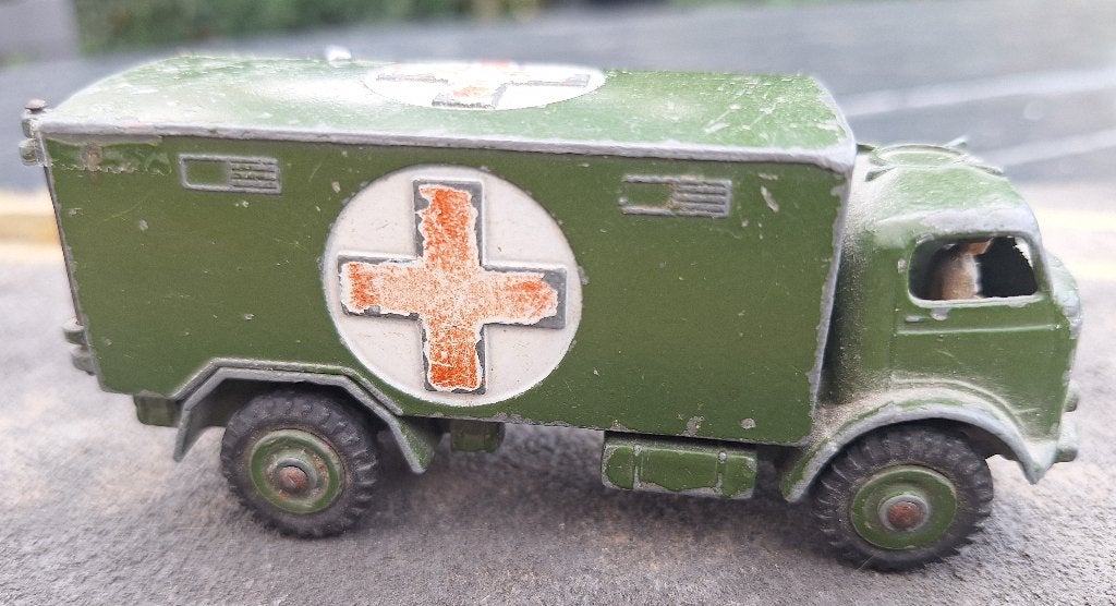 Dinky Toys - Military ambulance # 626, Verzenden, Gebruikt, Bus of Vrachtwagen, Dinky Toys