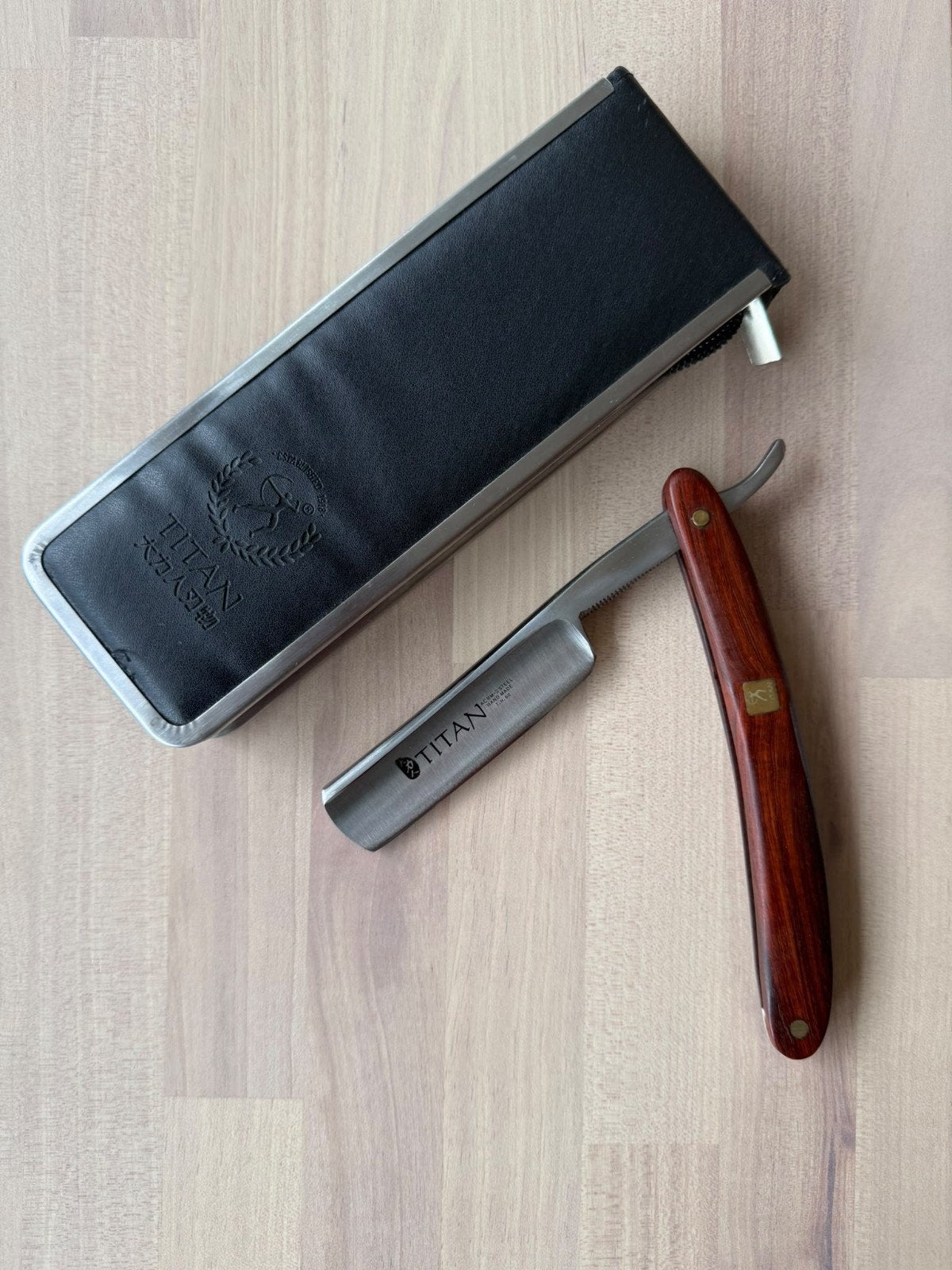 Nieuw Titan open scheermes + etui - Handgemaakt, Ophalen of Verzenden, Nieuw, Overige typen