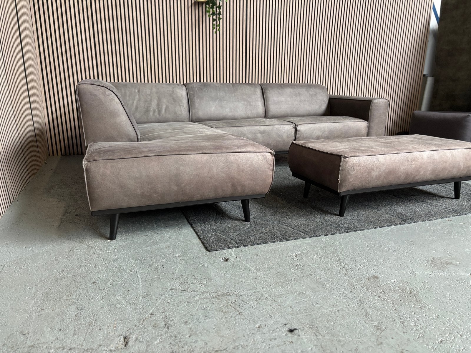 GRATIS LEVERING Hoekbank + Poef Microleder 280X215 GEREINIGD, 250 tot 300 cm, Microleder, Hoekbank, Ophalen of Verzenden