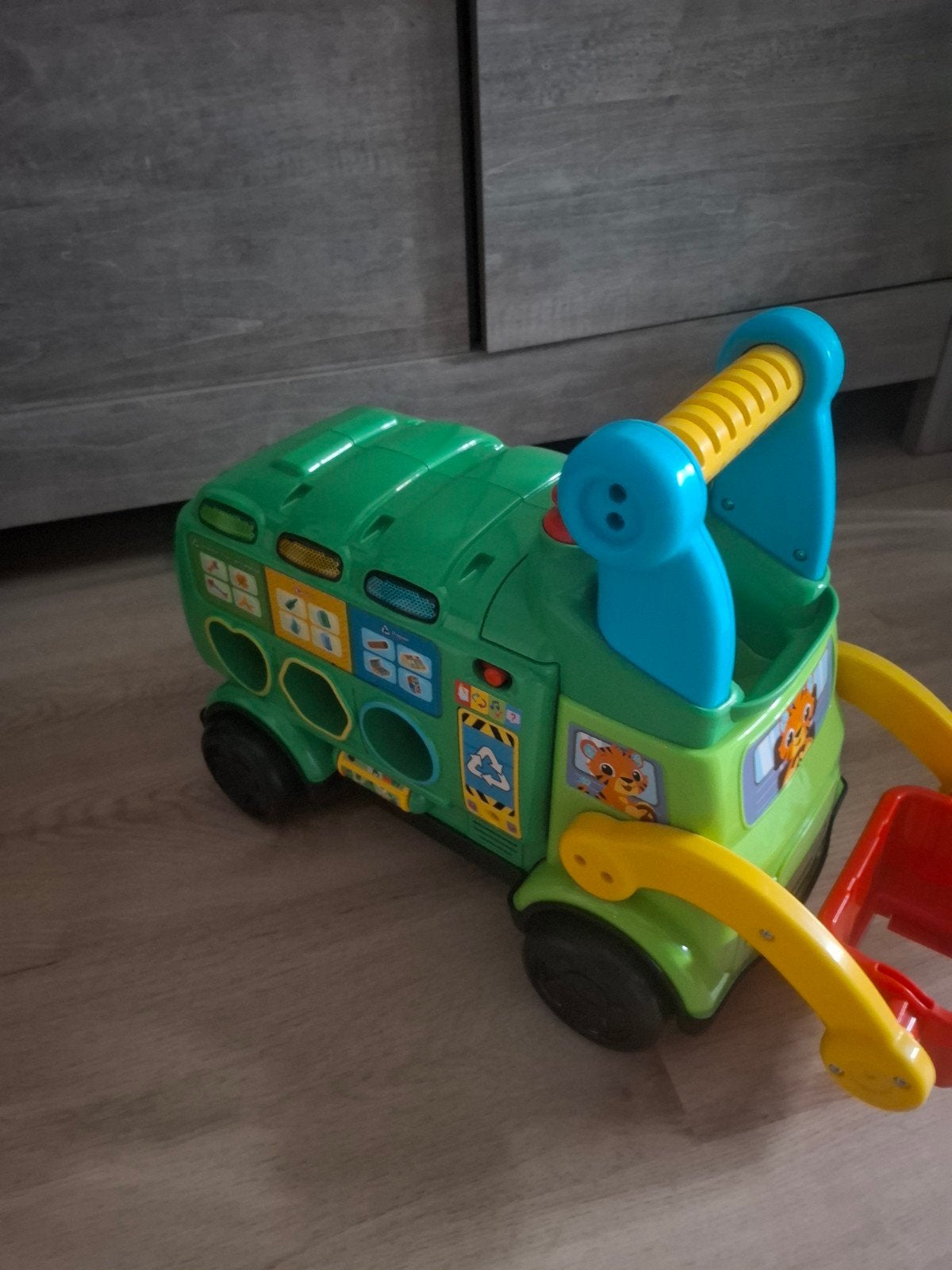 vuilnis auto educstief, Ophalen