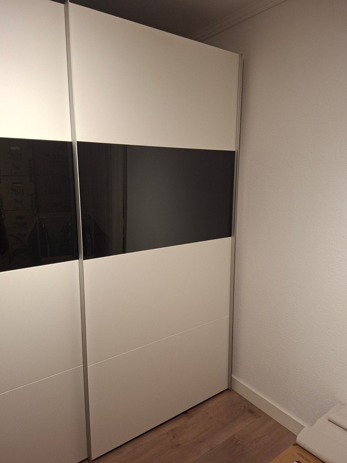 Kledingkast Wit/Zwart van Beter Bed 2.00 mtr - 2.10mtr, Ophalen, 200 cm of meer, Zo goed als nieuw, 200 cm of meer
