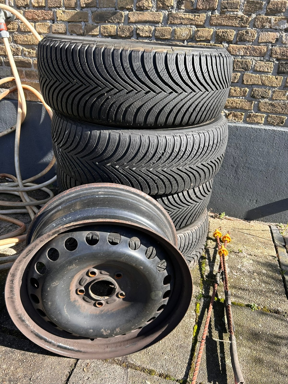 Winterbanden Michelin Alpin 5 incl velgen+wieldoppen, Auto-onderdelen, Ophalen, Gebruikt, 16 inch, Banden en Velgen