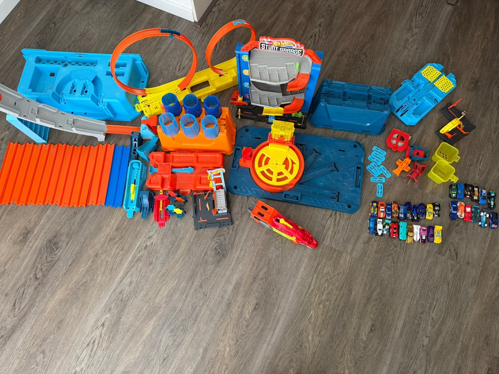 Hot Wheels set track builder stunt garage looping + 30 auto, Kinderen en Baby's, Ophalen, Gebruikt, Racebaan, Hot Wheels