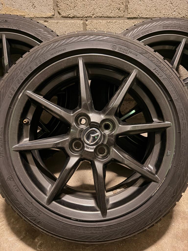 Mazda MX-5 16 inch velgen met Yokohama winterband, Ophalen, Gebruikt, 16 inch, Banden en Velgen