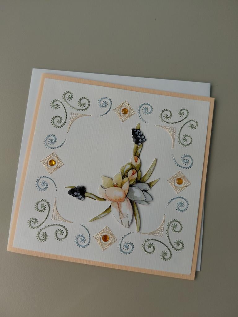 Unieke handgemaakte kaart met bloemen en parels, Ophalen of Verzenden, Nieuw, Overige thema's