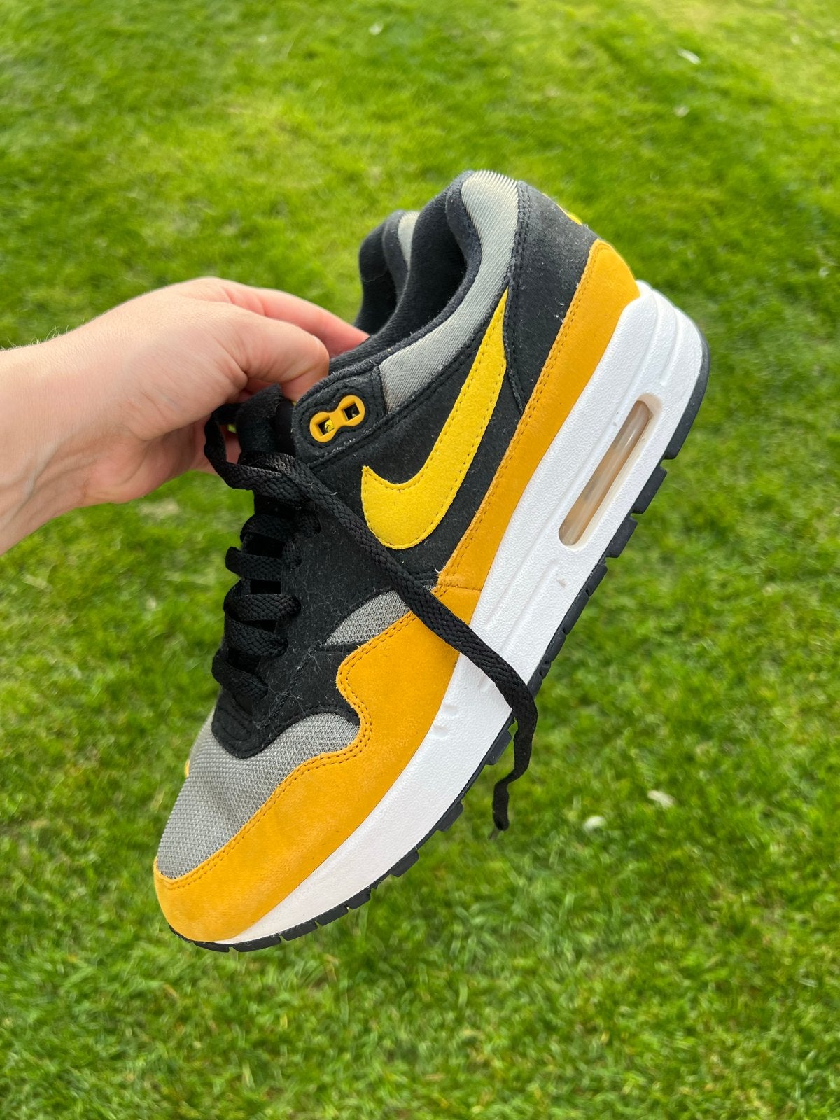 Nike Air Max 1 AH8145-001 "Dark Stucco / Vivid Sulfur / Blac, Ophalen of Verzenden, Gedragen, Zwart, Sneakers of Gympen