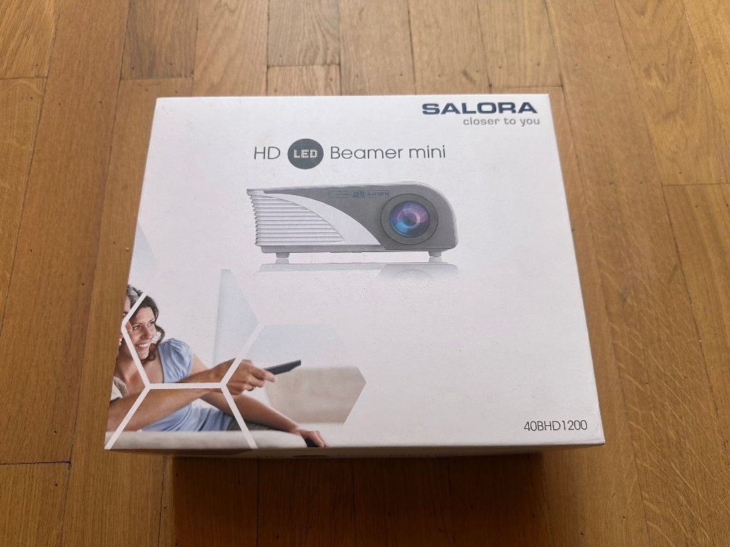 Salora HD LED Beamer mini + projectiescherm & HDMI-kabel, Audio, Tv en Foto, Beamers, LED, Salora, Ophalen of Verzenden, Zo goed als nieuw