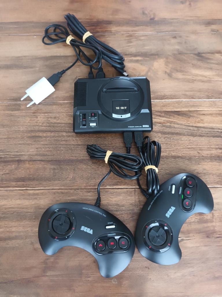 Sega Mega Drive Mini met 2 controllers, Spelcomputers en Games, Spelcomputers | Sega, Met games, Mega Drive, Met 2 controllers