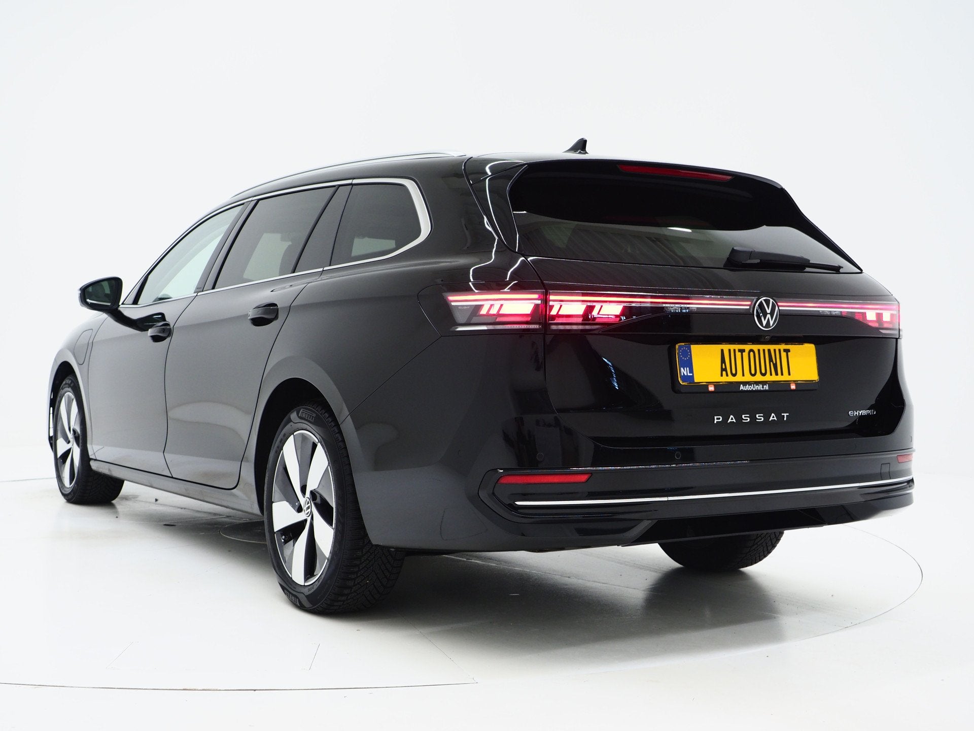 Volkswagen Passat Variant 1.5 eHybrid Elegance 204PK | 5 Jaa, Beige, 4 cilinders, Zwart, Plug-in hybride
