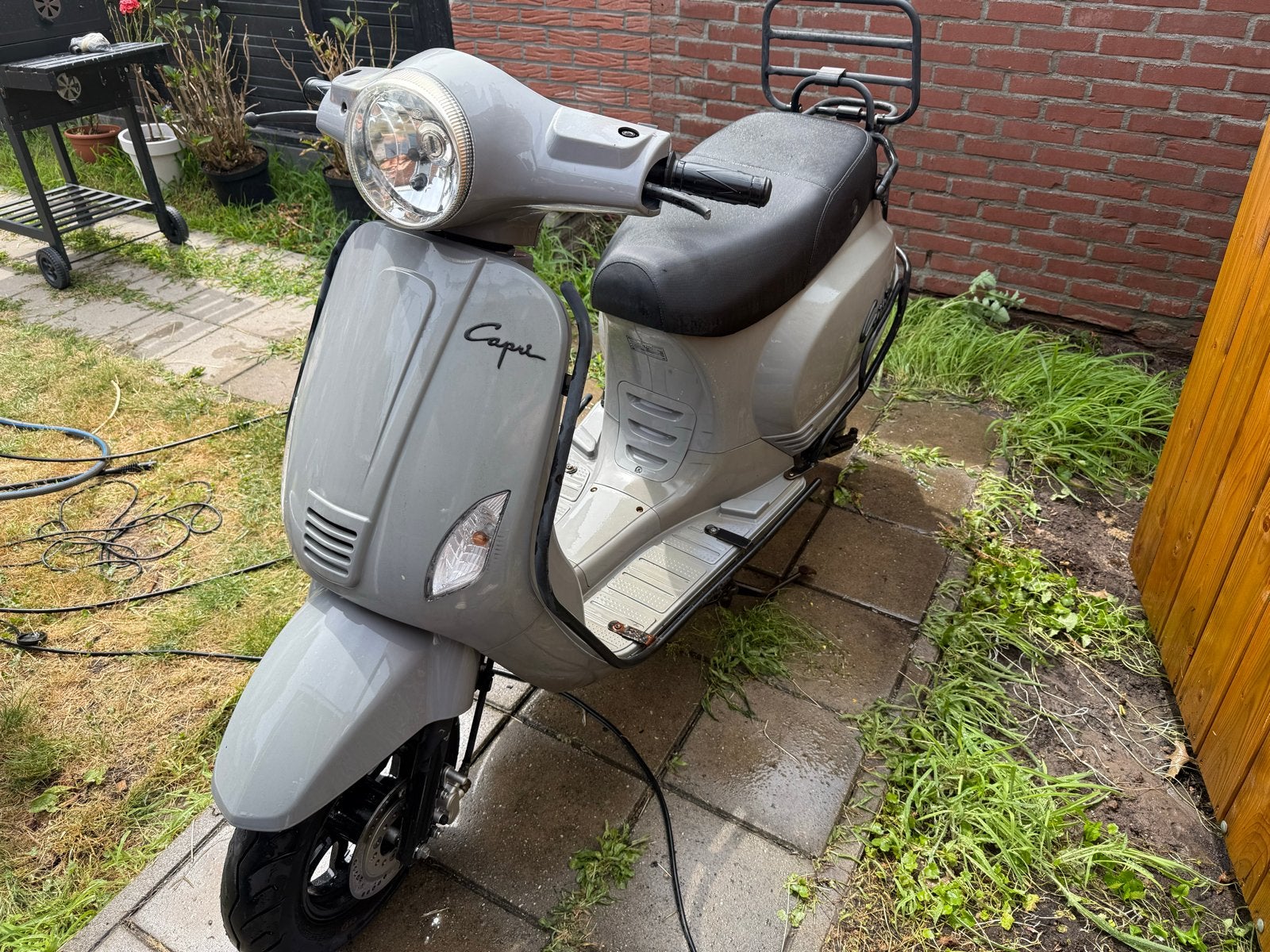 Capri scooter, grijs, met lichte gebruikssporen ZSM WEG, Fietsen en Brommers, Snorfietsen en Snorscooters, Ophalen, Gebruikt, Benzine