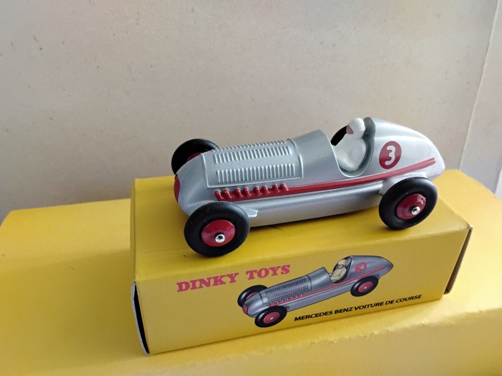 ÐINKY TOYS ATLAS  MERCEDES BENZ VOITURE DE COURSE NO 23C, Hobby en Vrije tijd, Ophalen of Verzenden, Zo goed als nieuw, Auto, Overige merken
